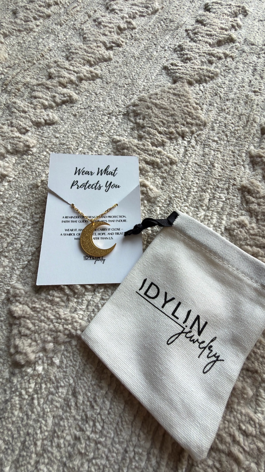 Collier croissant de lune doré avec les 4 Qul 🌙✨