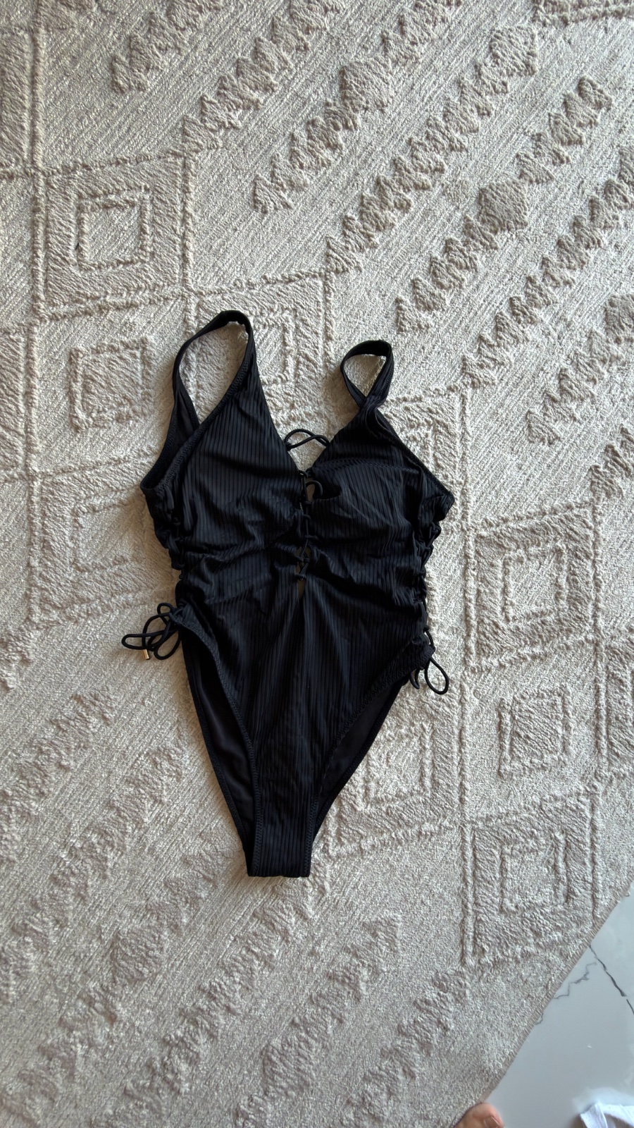 Bikini avec décolleté à l’avant et sur les côtés 🌸 
