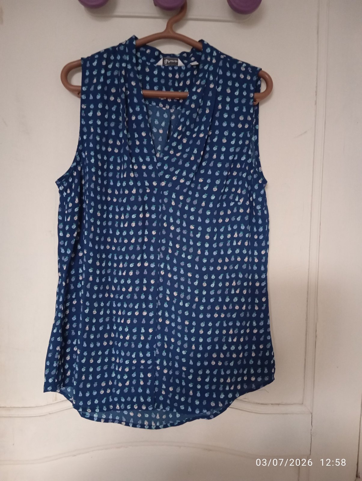 Chemise Sans Manches Reitmans Motif Fruits – très bon état   ✨🍓