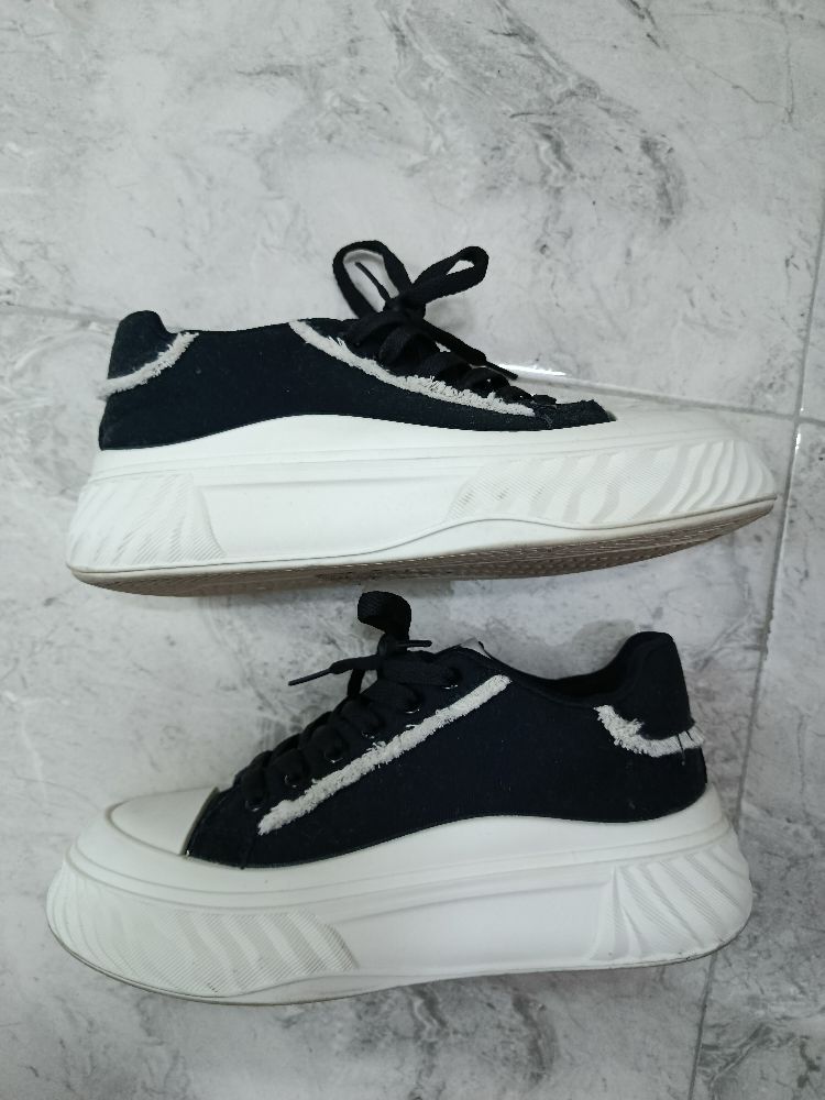 Basket porté une seule fois 