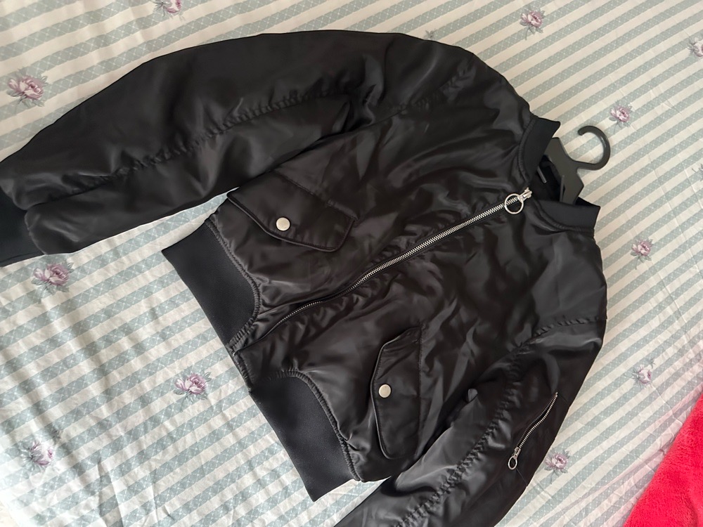Bomber noir en tres bon etat 