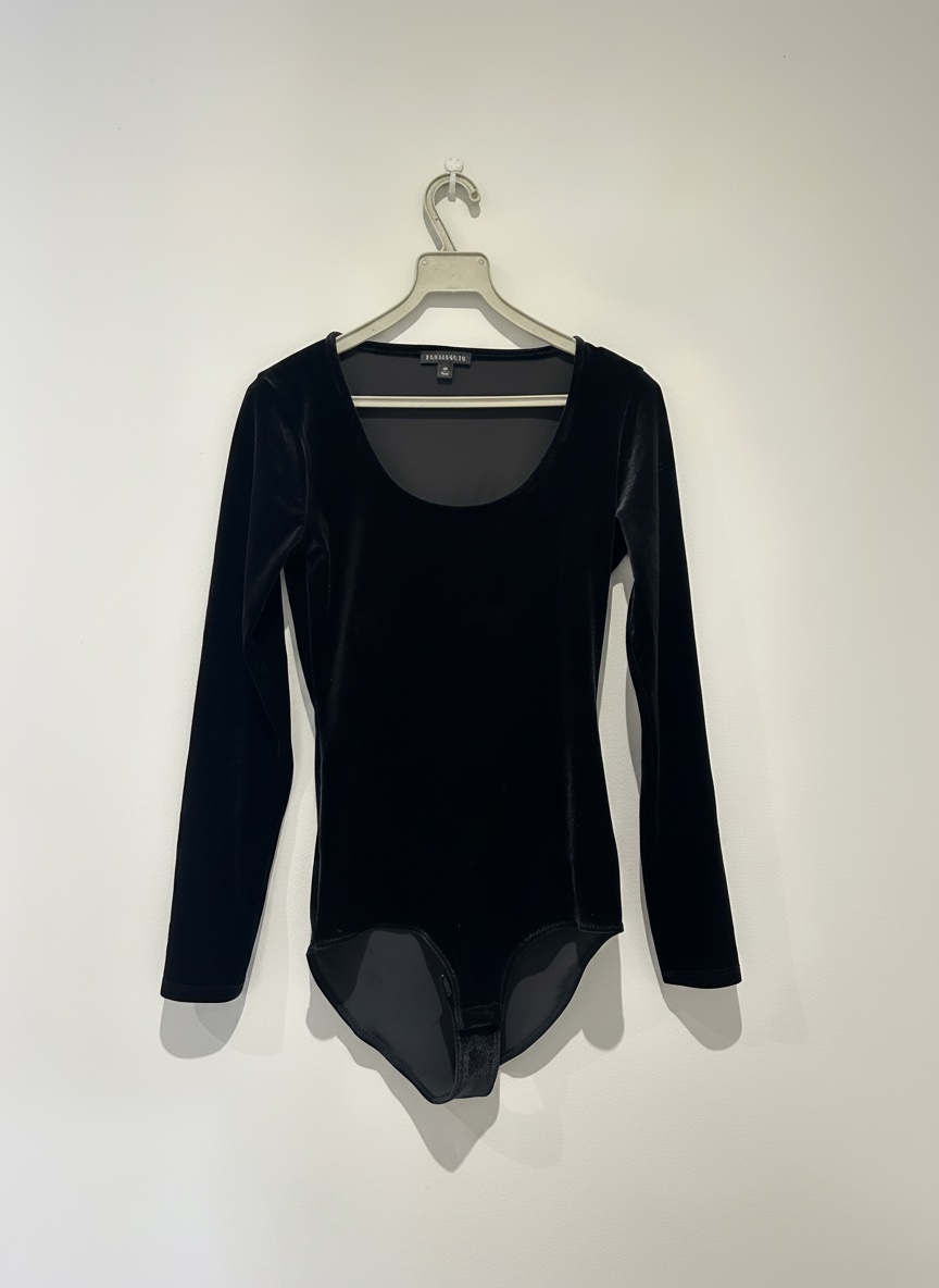 Body noir en velour NEUF