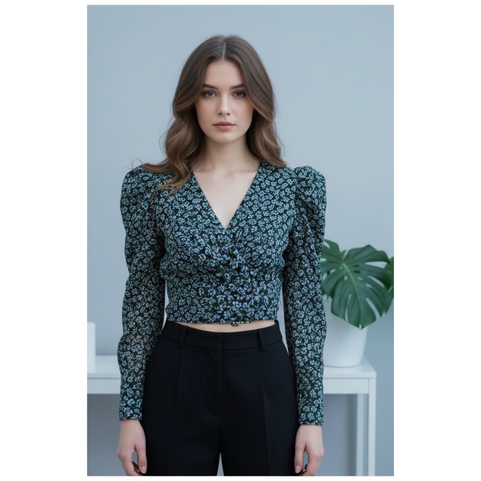 🌸 Élégance Florale ZARA : Top Cropped Smocké - Tendance & Chic ! 🌸