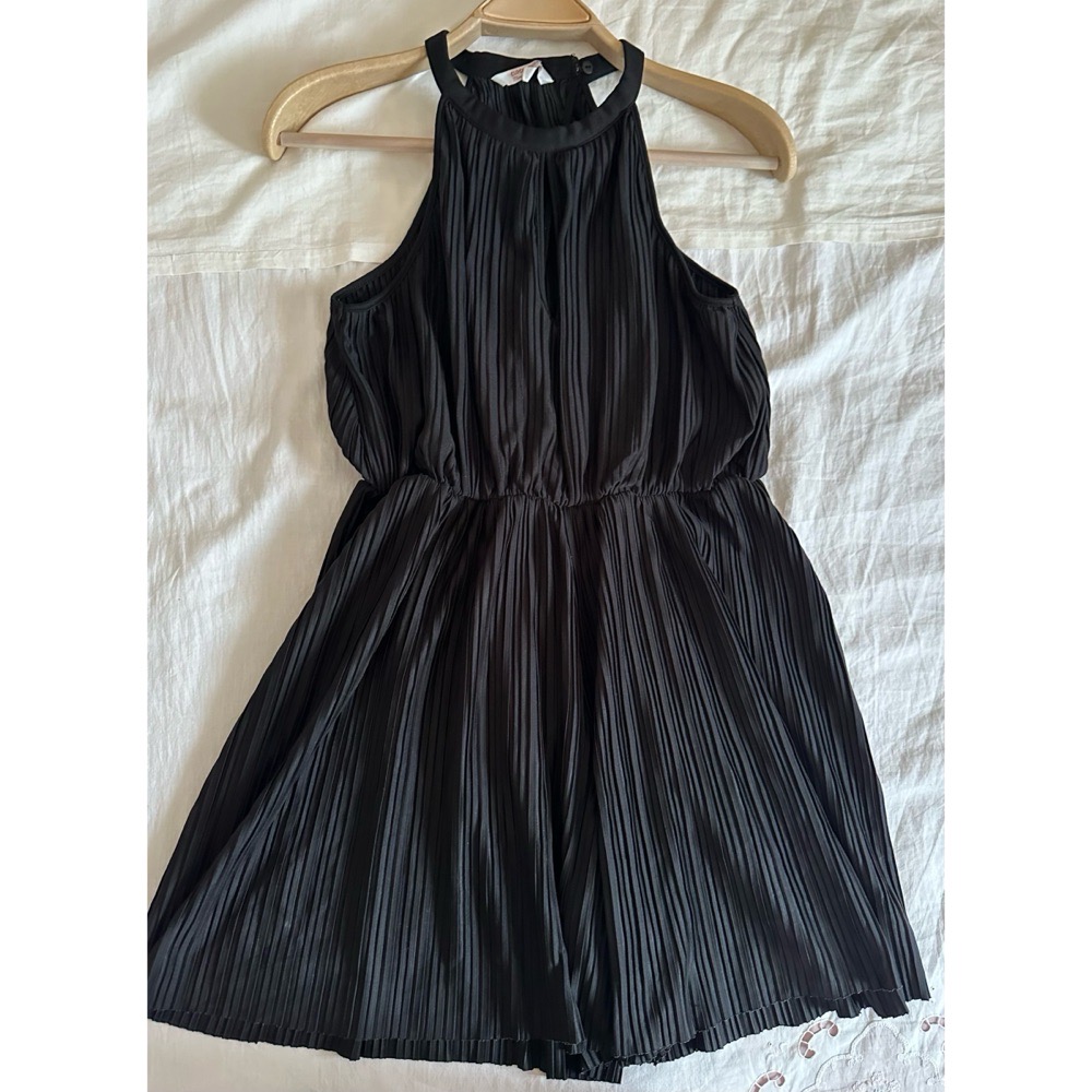 Combishort de la marque ClockHouse 🖤🖤 très chic malbousa yser mezyena w classe 🥰