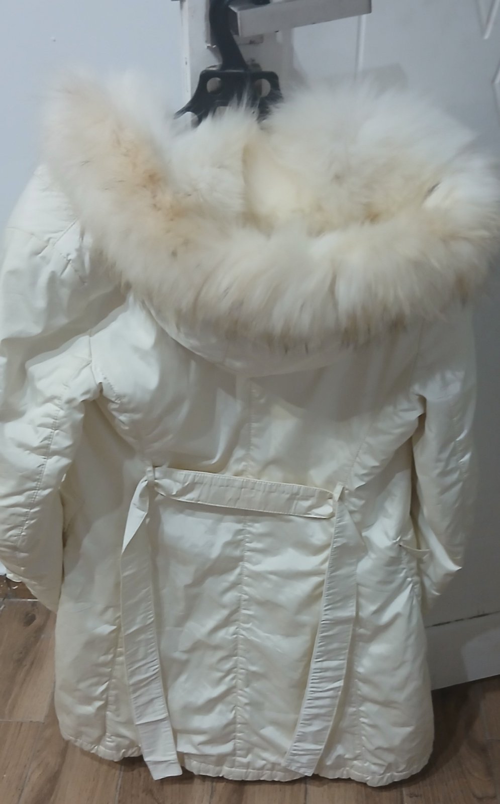 Manteau blanc cassé avec vrai fourrure 