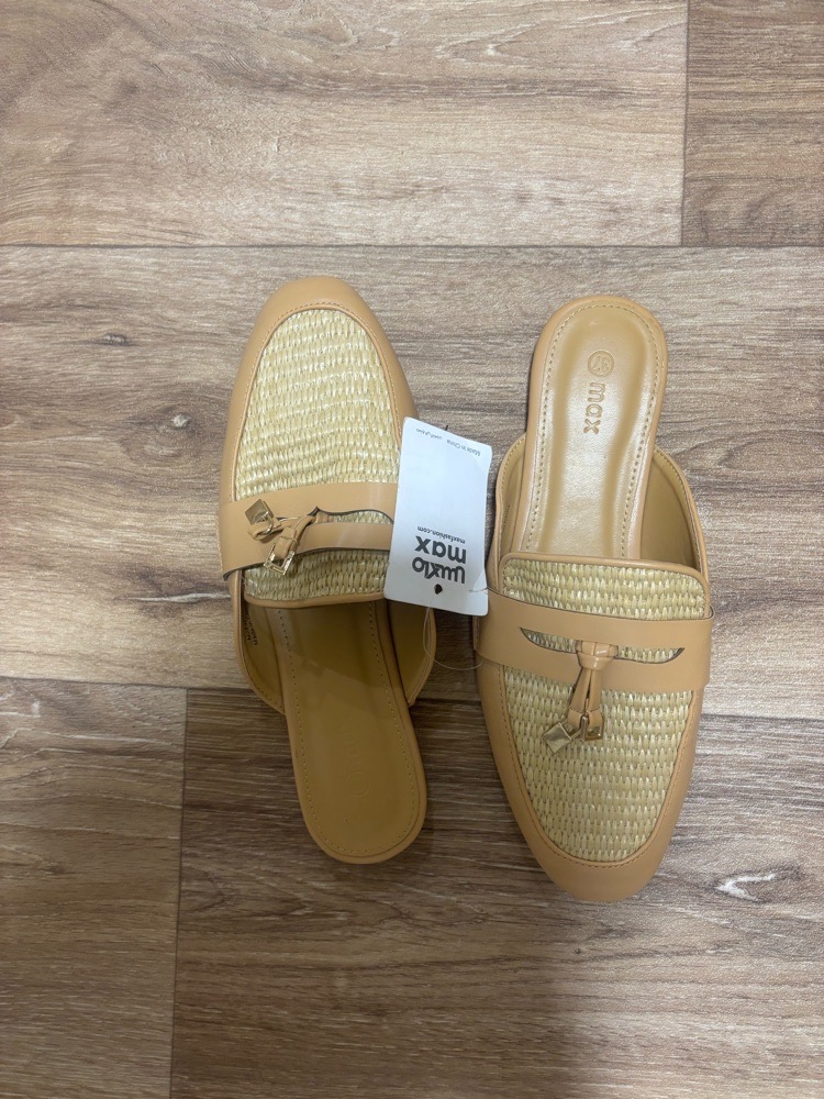 Claquettes max new avec etiquette 