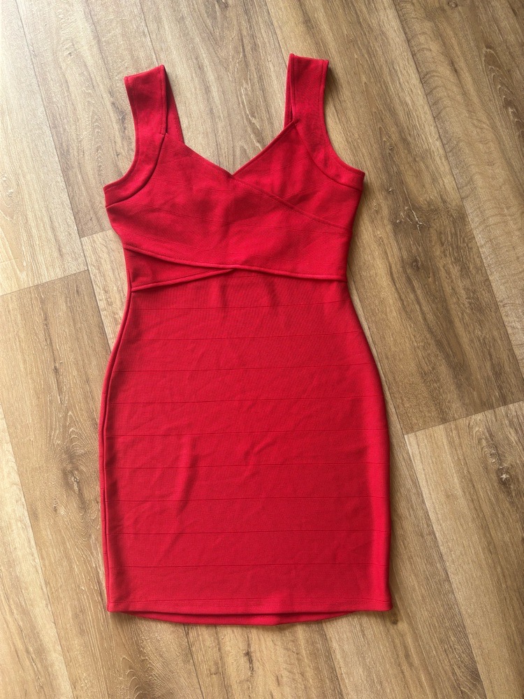 Robe rouge moulante de la marque ardene 