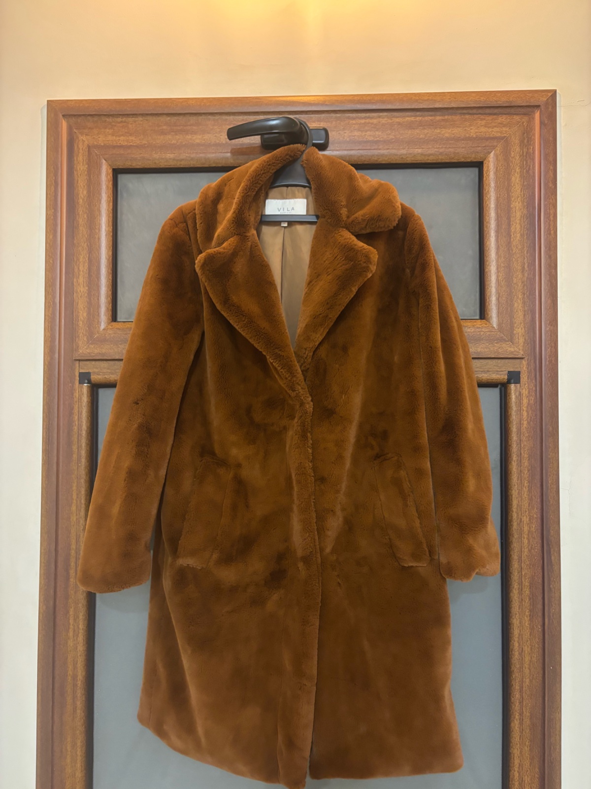 N manteau long en fausse fourrure Vila de couleur marron