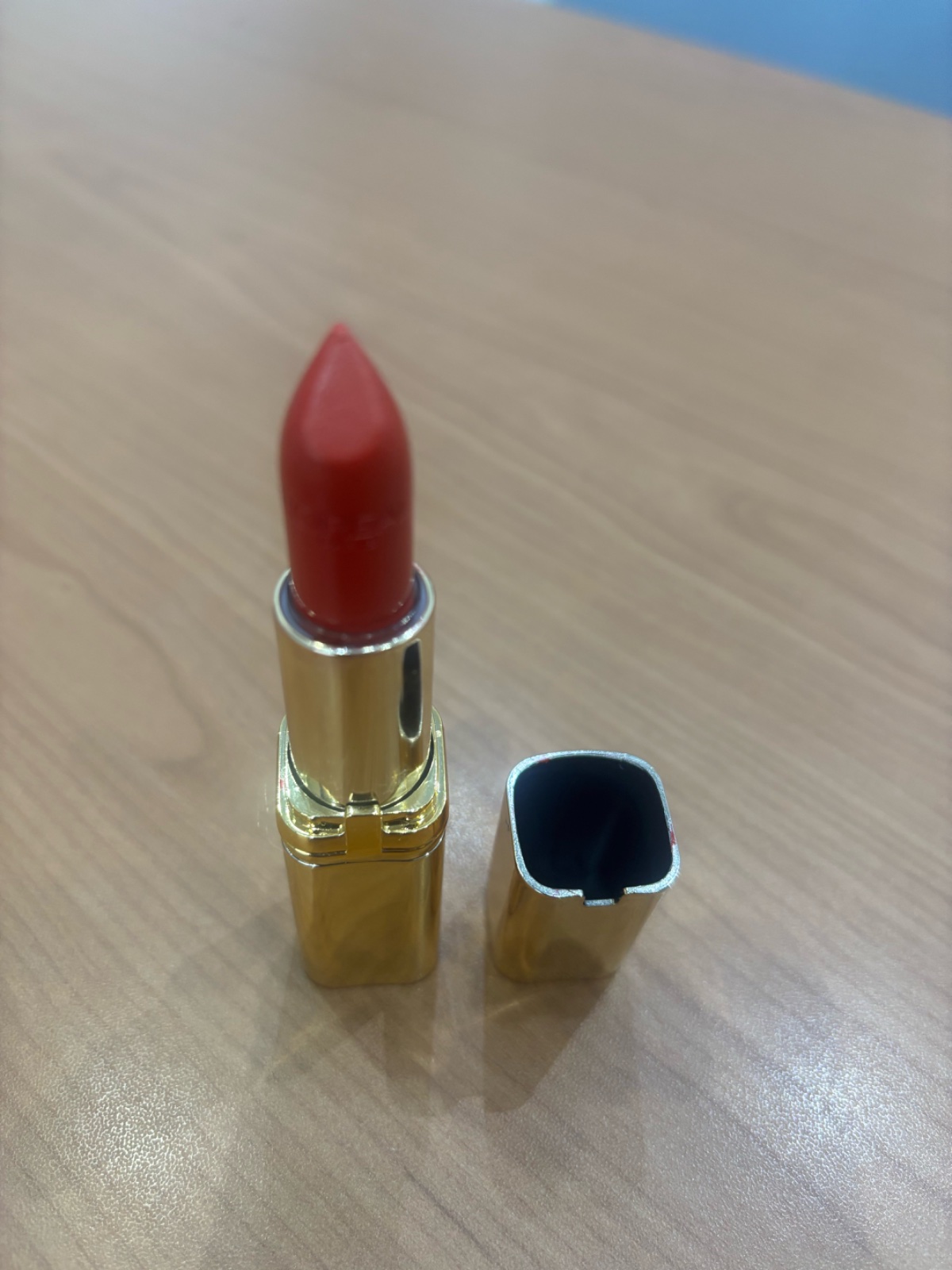 Rouge a levre loreal color riche 