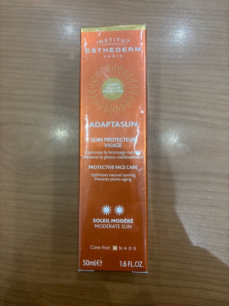 Soin protecteur visage cachté/ institut esthederm