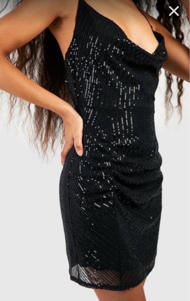 Mini-robe noire à sequins parfaite pour les fetes de fin d'années