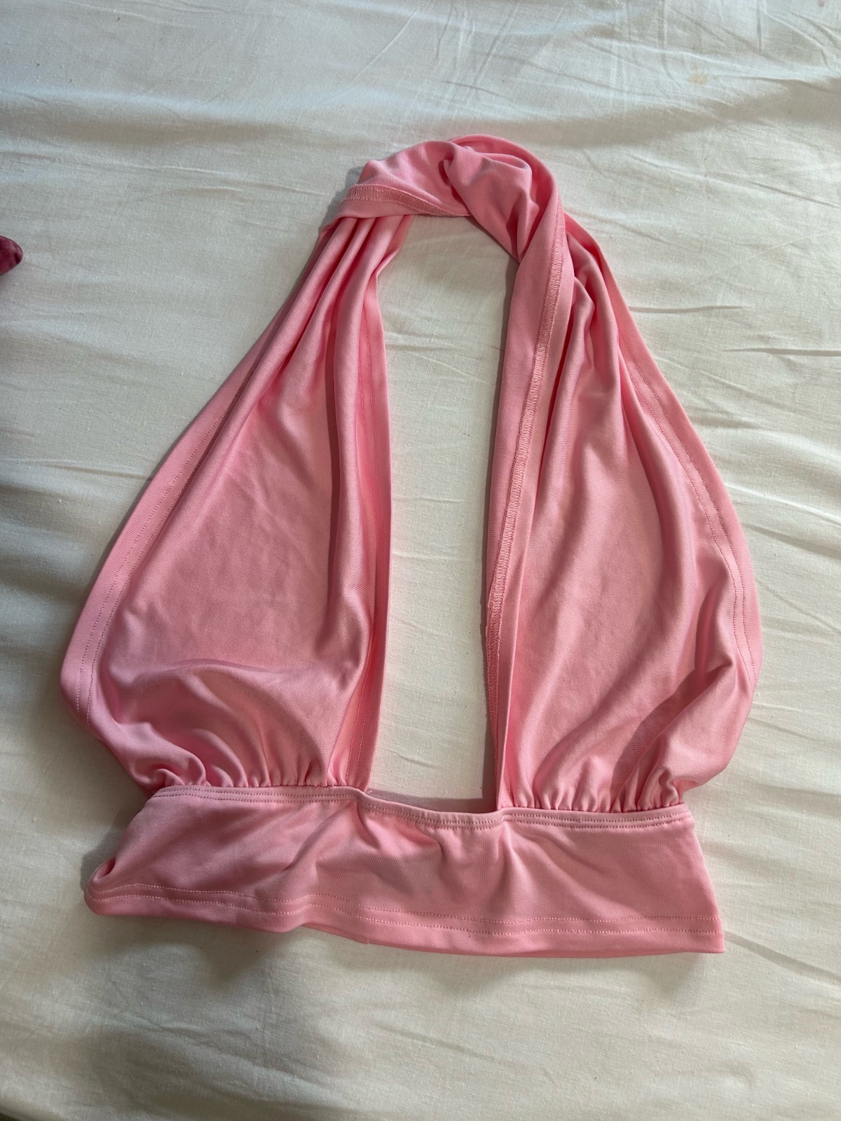 V-neck cropped backless shirt