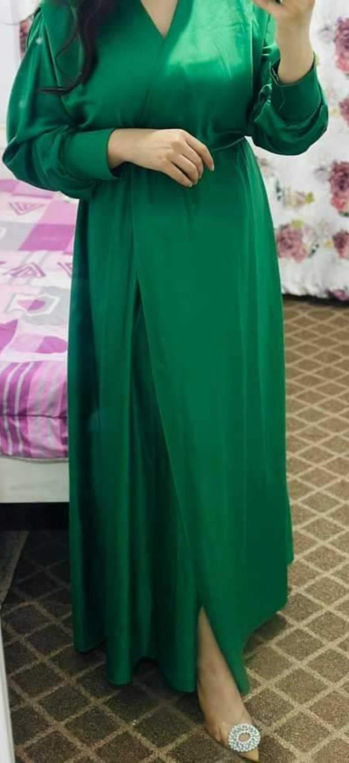 Robe stain vert royal de la marque New collection 