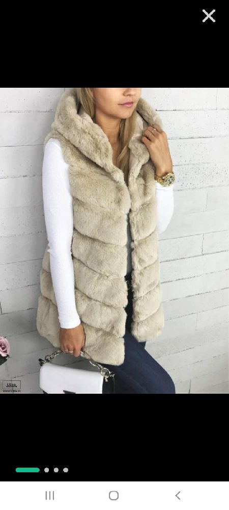 Gilet en fourrure avec chapeau 