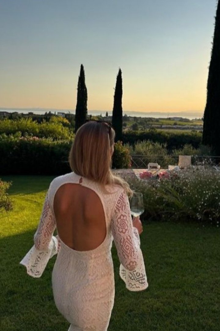 Robe en guipure parfaite pour un fiançailles 