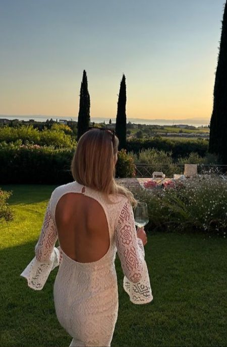 Robe mochy blanche en dentelle dos nu tlabes s/m