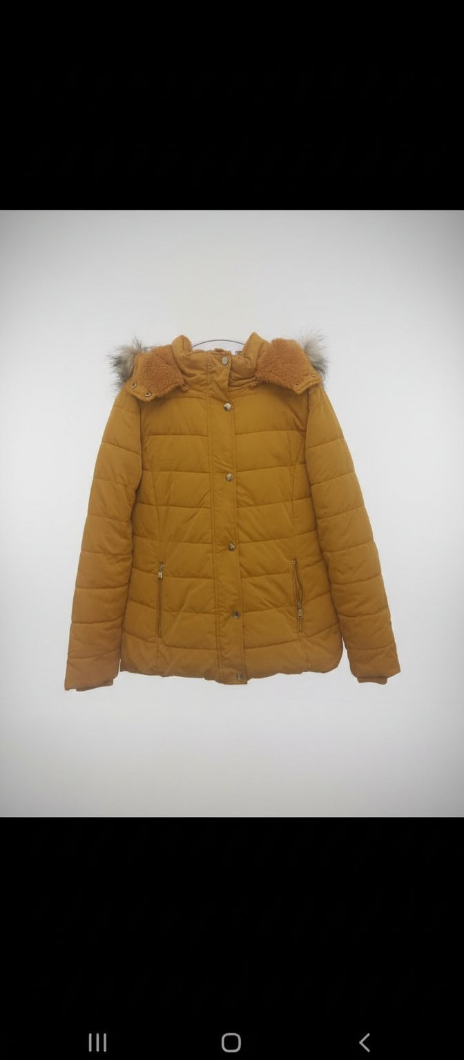 Offre exceptionnelle pendant toute la semaine Manteau moutarde STRADIVARIUS  avec capuche