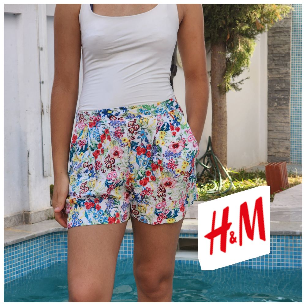 Short H&M fleurie très léger 
