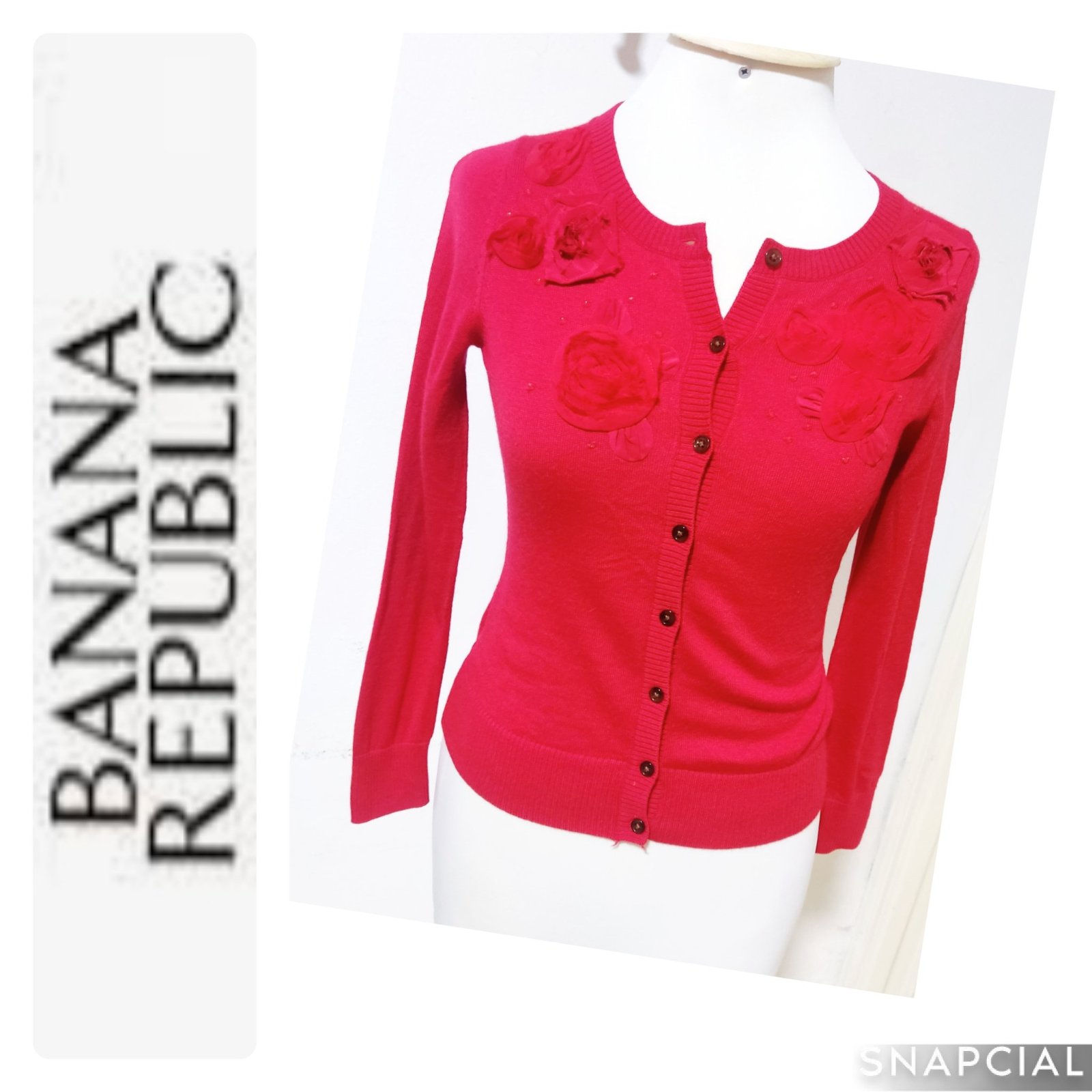 Magnifique cardigan neuf BR avec des appliques florales