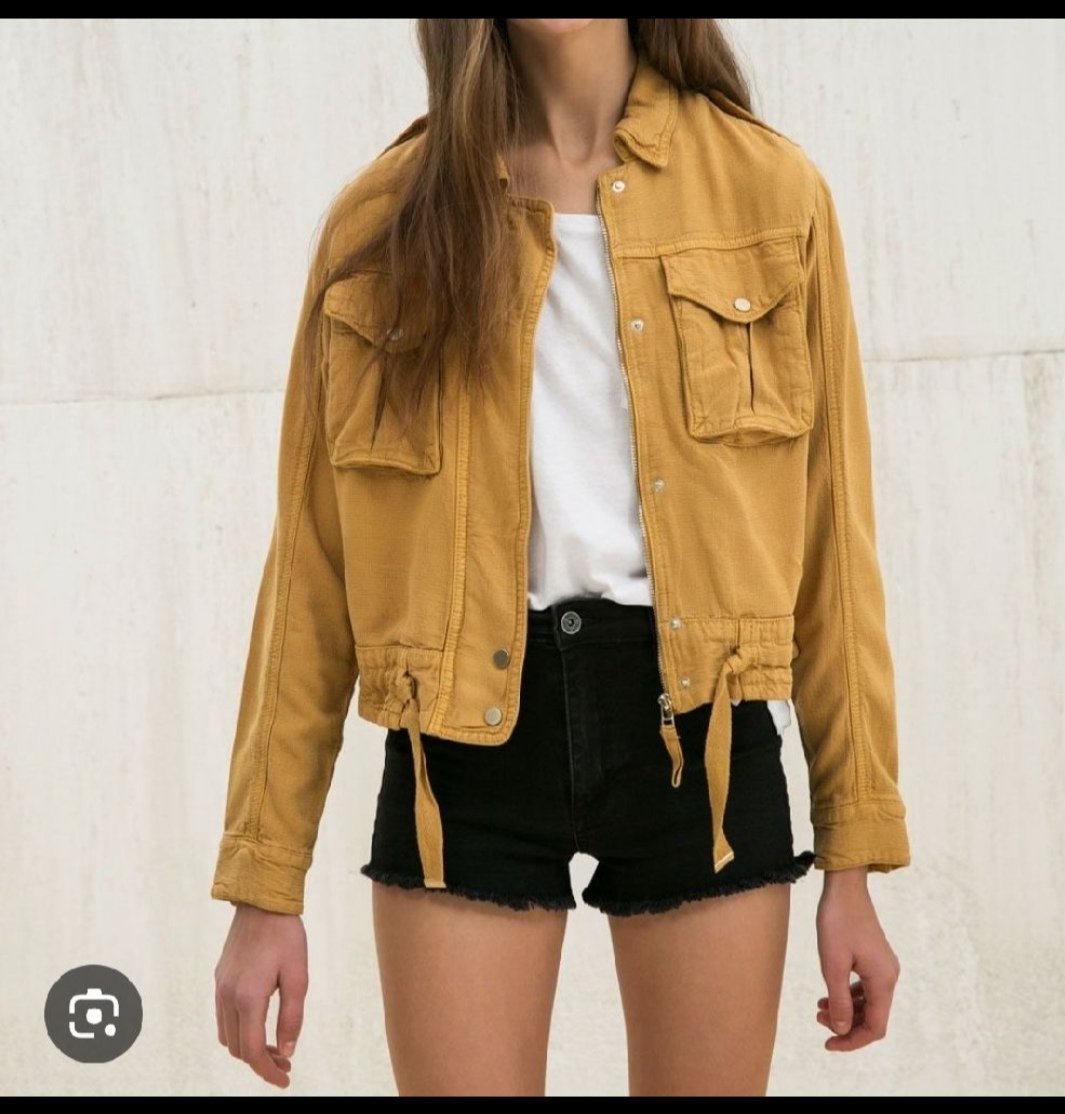 Veste en denim Bershka de couleur moutarde excellent état 