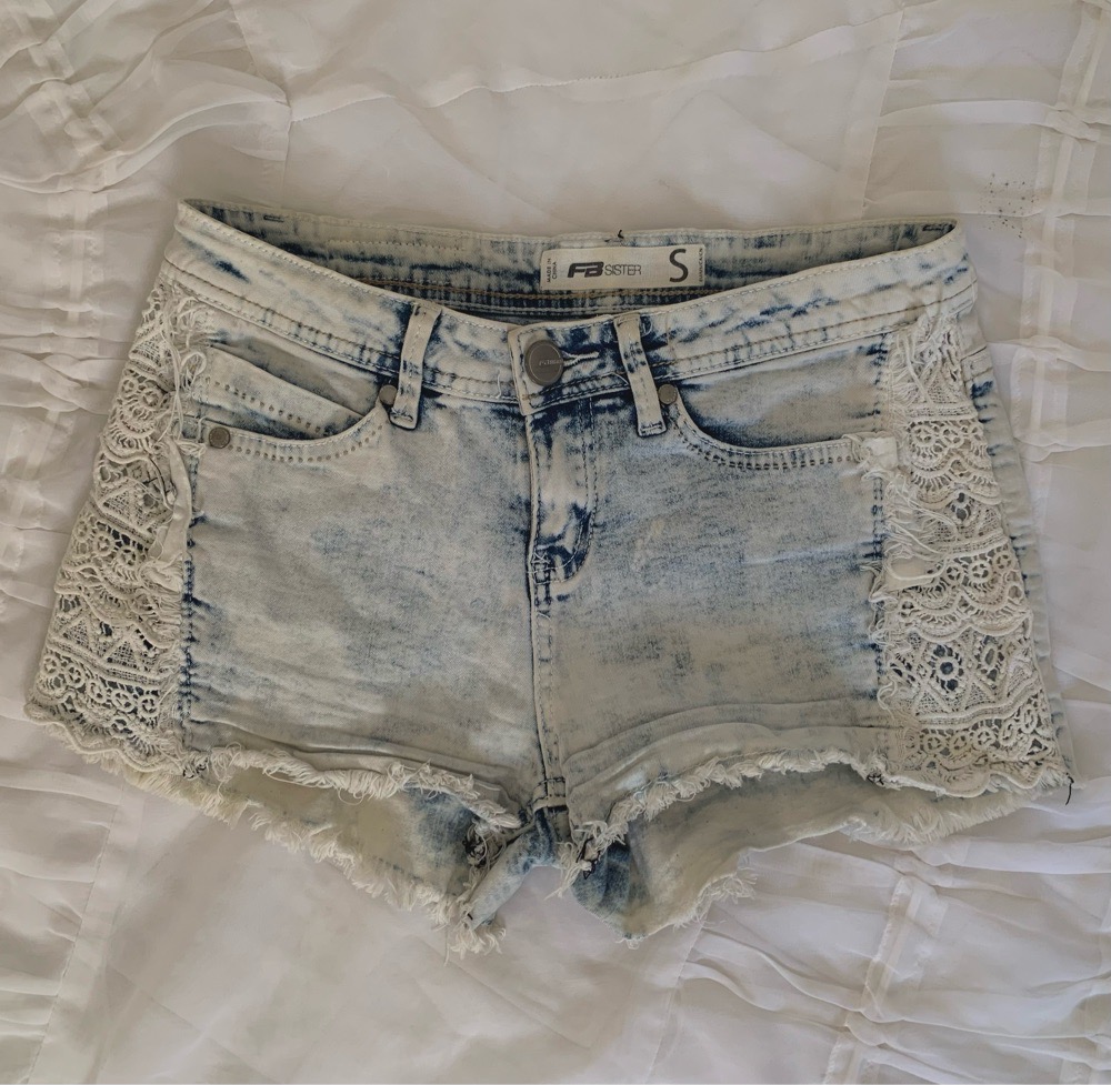 Short en jean avec dentelle – FB Sister
