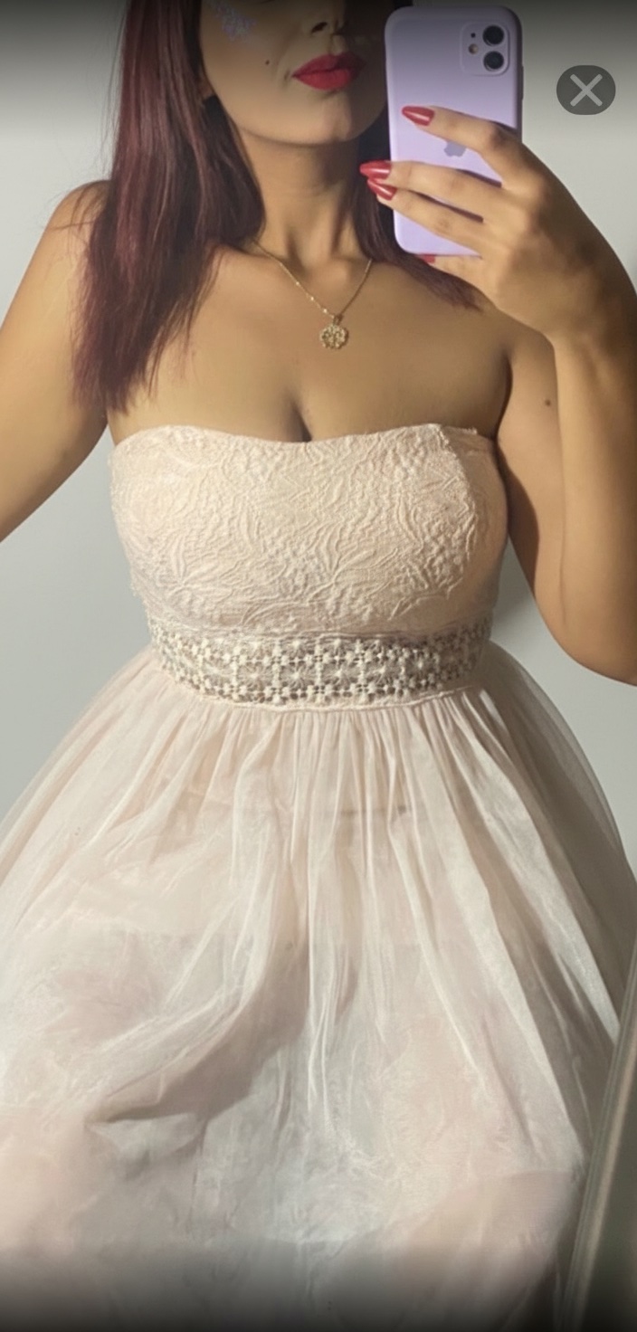Robe nude  tres elegante et sexy 