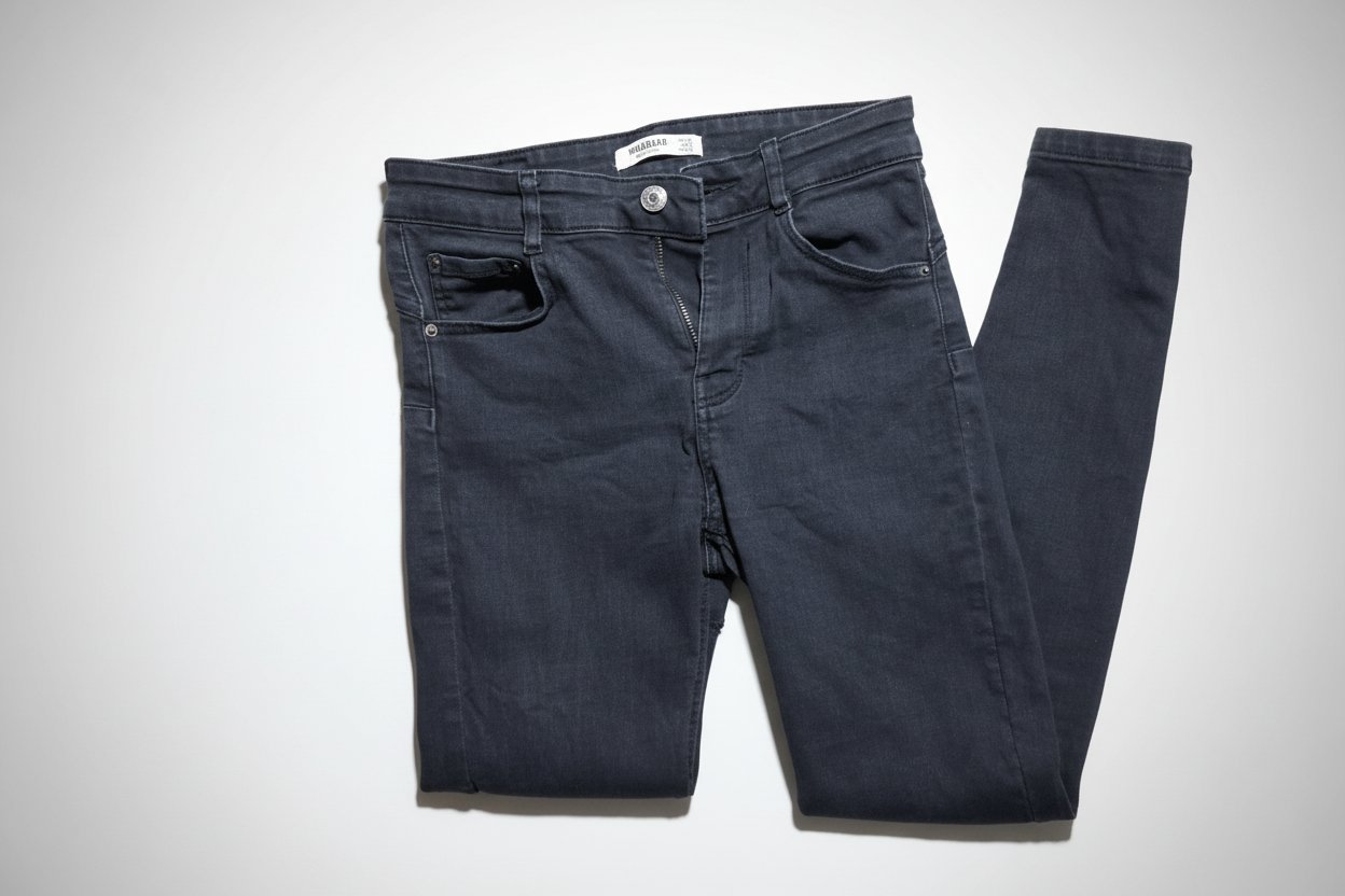 Jean skinny noir déchiré pour femme