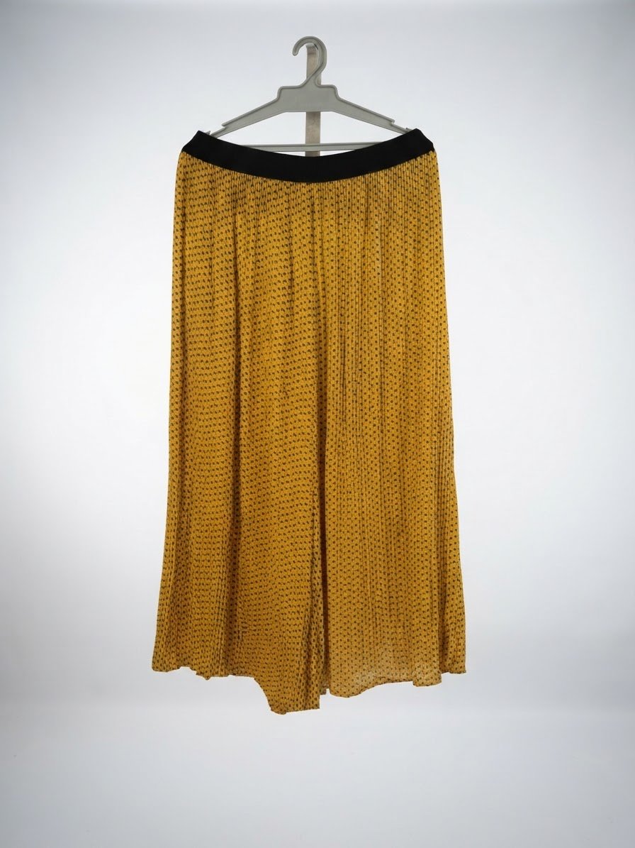 Jupe short plissé jaune avec motif inprimé 