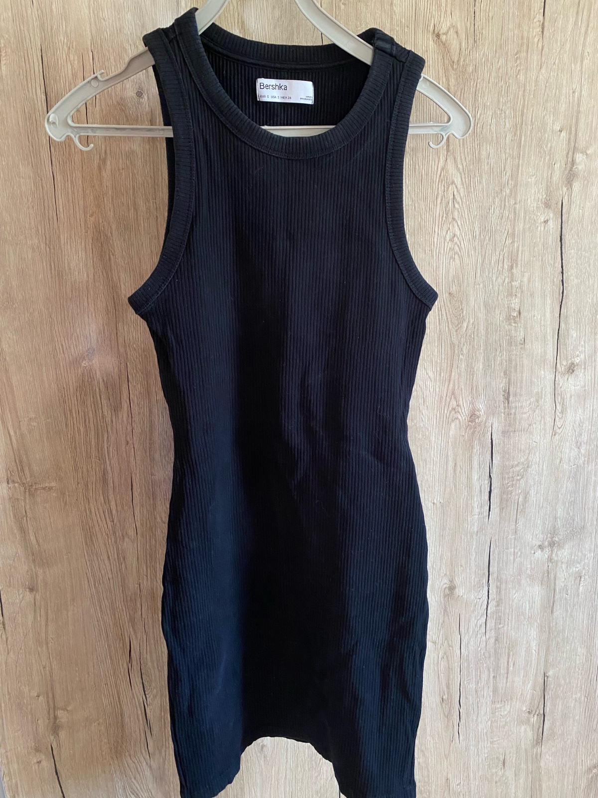 Robe noir ajustée