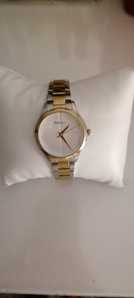 Montre ferrucci jamais portée 