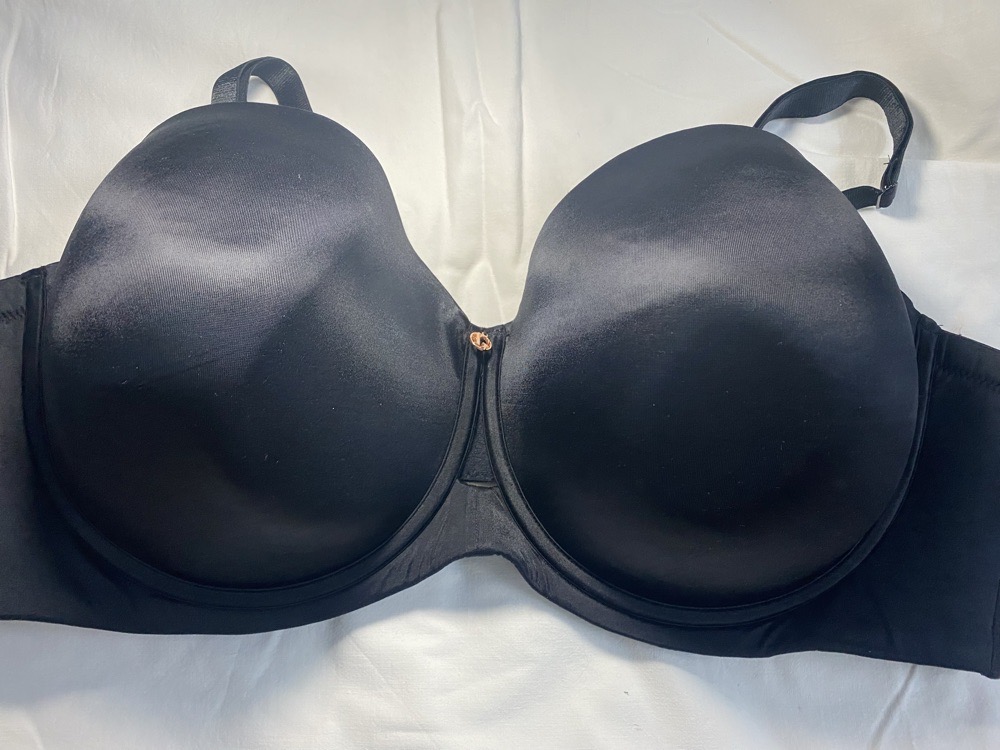 Black bra pour poitrine forte. 