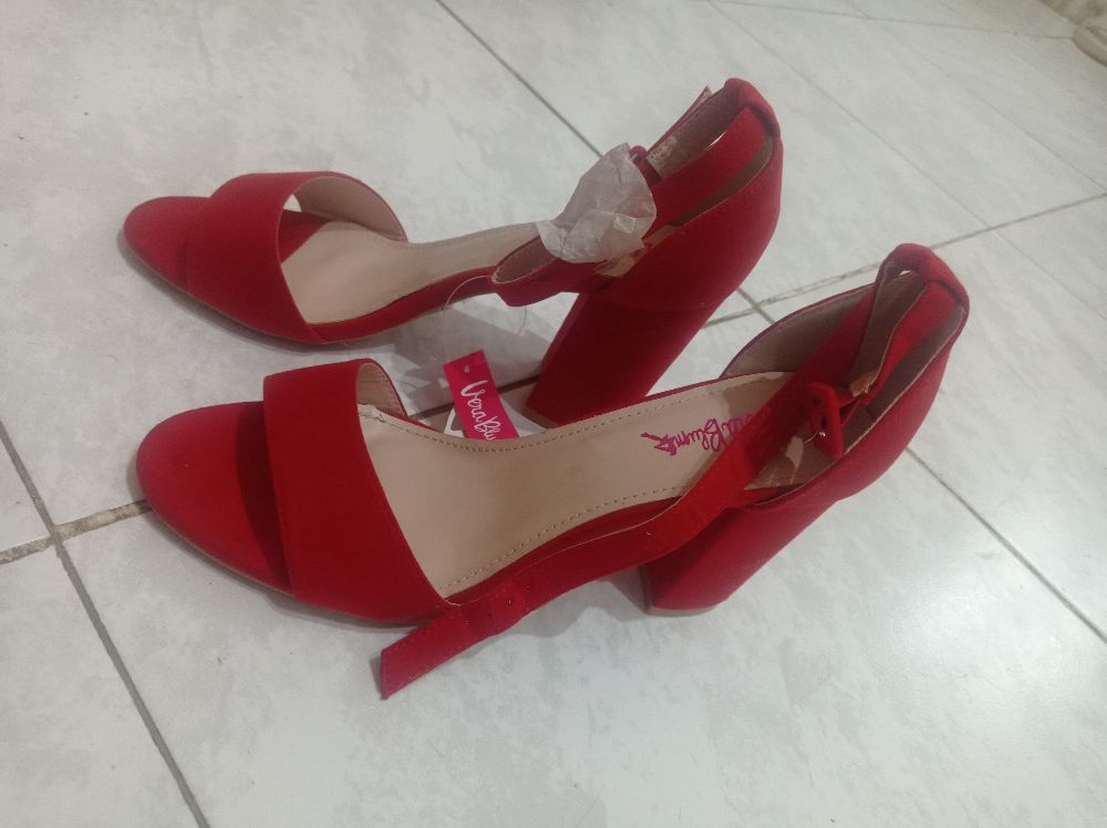 Sandales à talons rouge 
