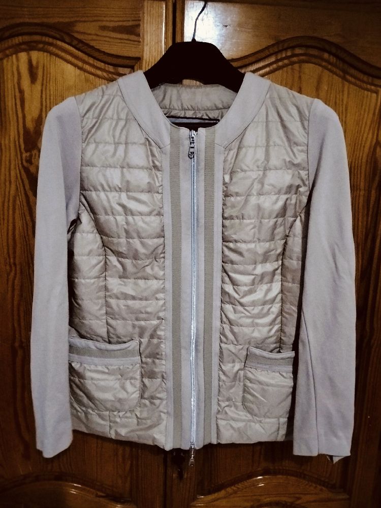 Doudoune beige les manches en tissu 