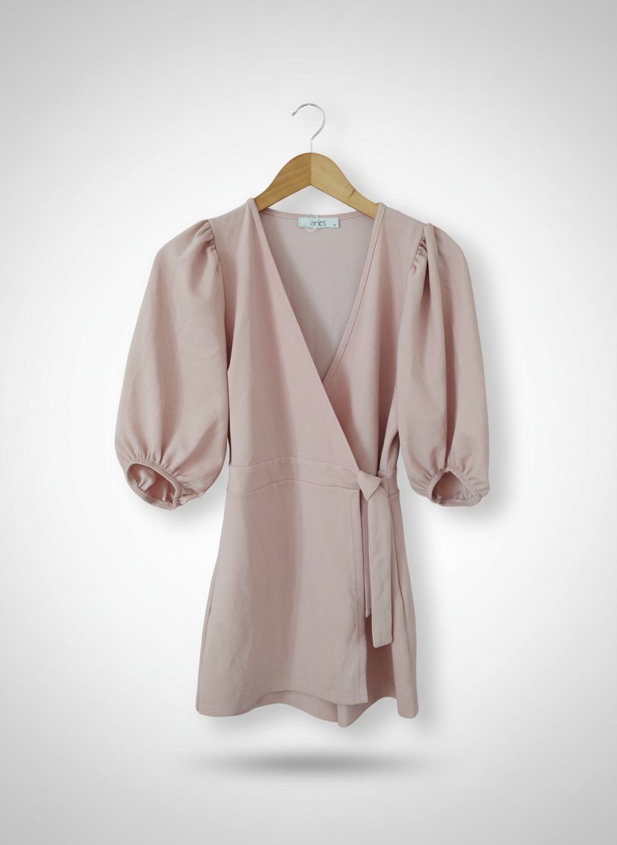 Combishort en portefeuille avec des manches trois quarts bouffantes rose 