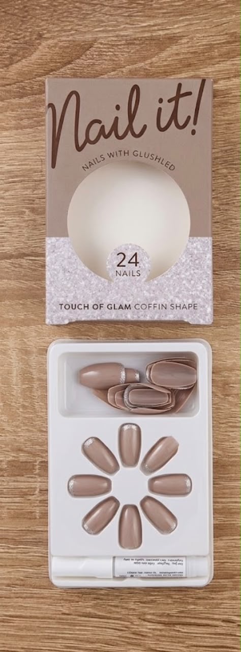 Faux ongles "Nail it!" forme coffin avec colle