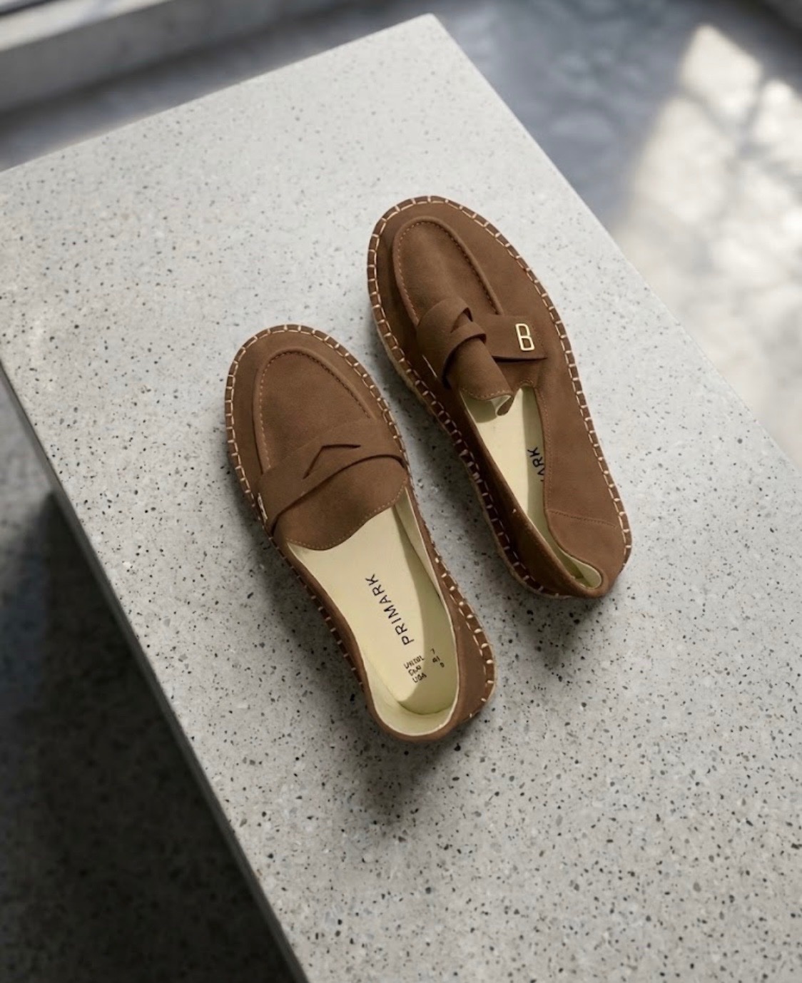 Mocassins Primark en suédine marron / camel
