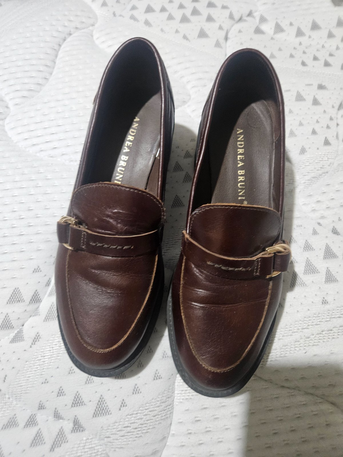 Chaussure en cuir marque andrea bruni