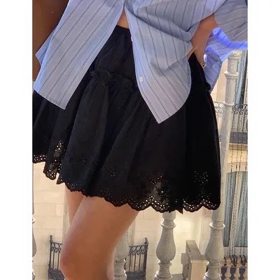 Jupe noir brodée