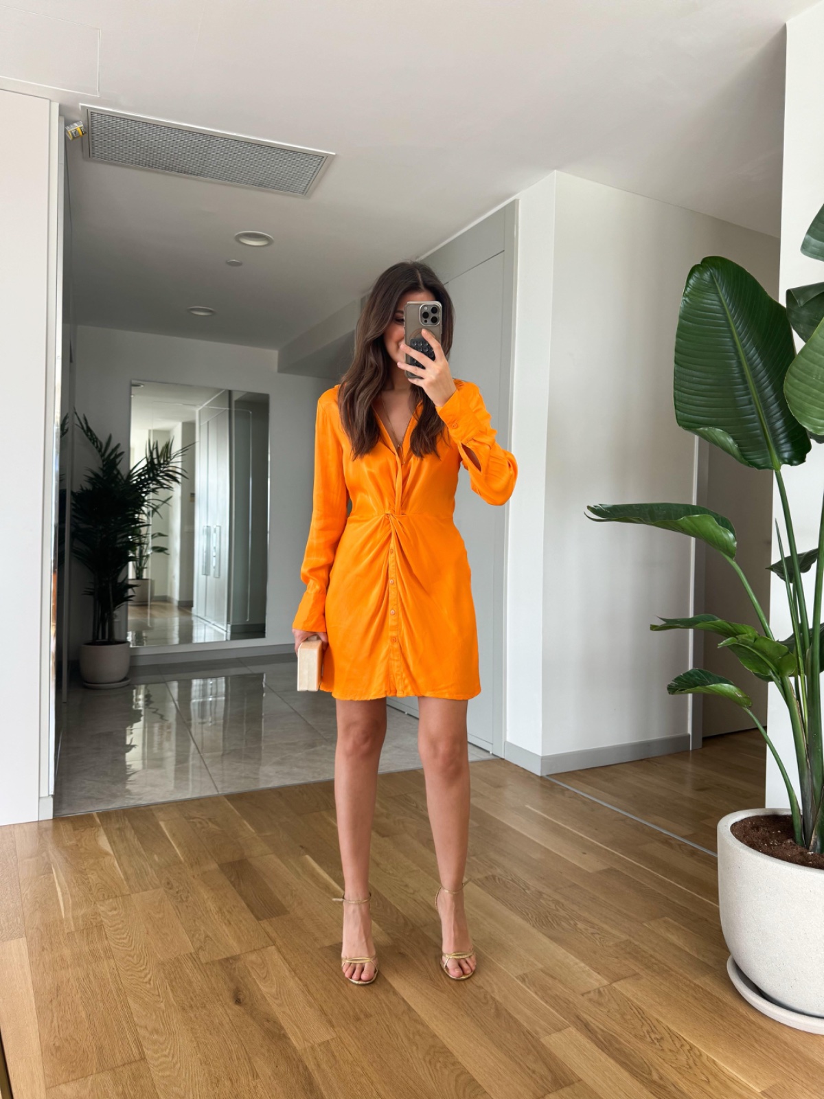 Robe satinée oranger 