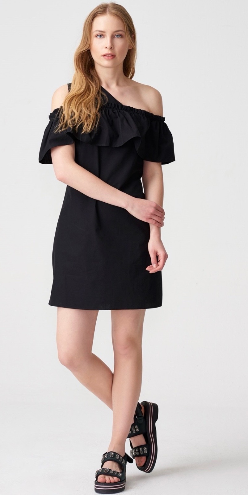 Robe noir a volants