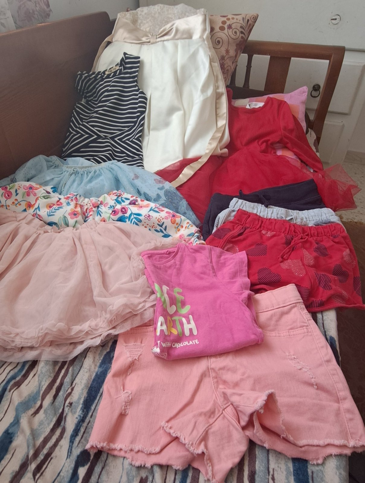 Lot fille 5 /6 ans a 70 dt