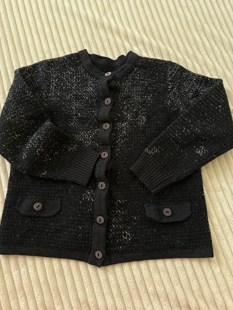 Un cardigan bleu nuit 