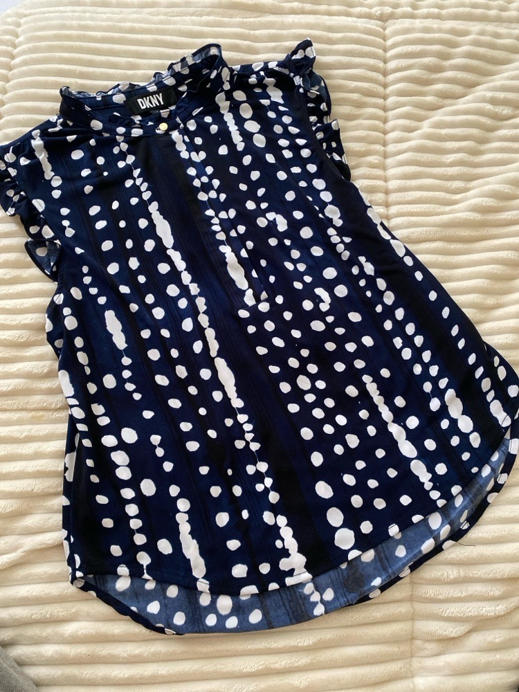 Pull DKNY