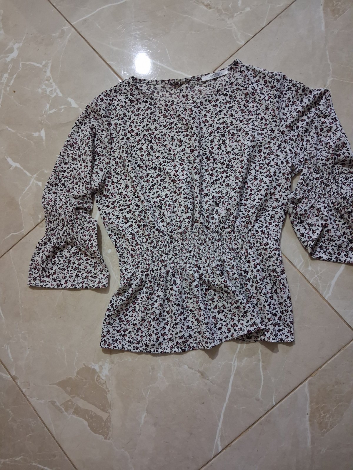 Chemise avec des petites fleurs taille M
