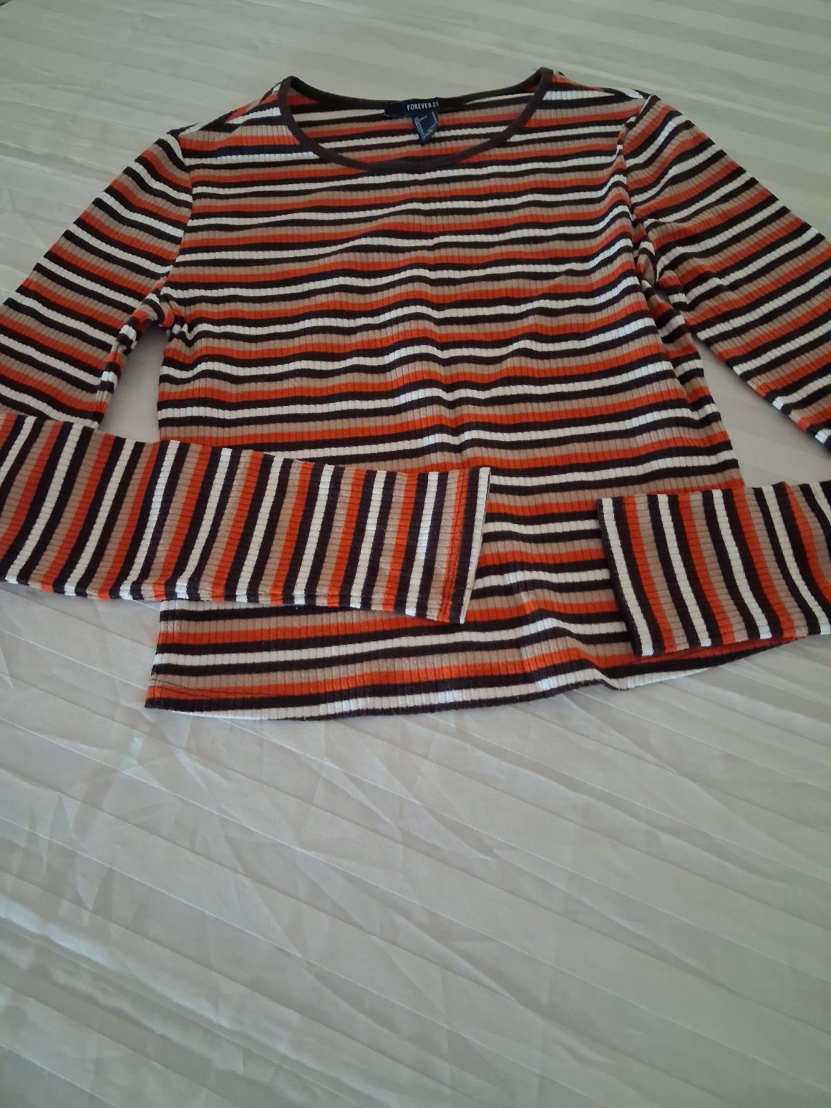 Pull  avec rayures  taille S marque  forever 21