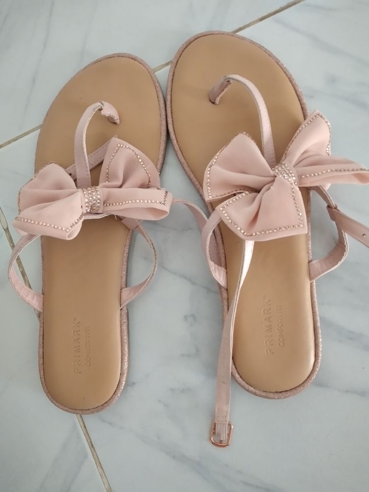Sandale semon pointue 39 marque primark 