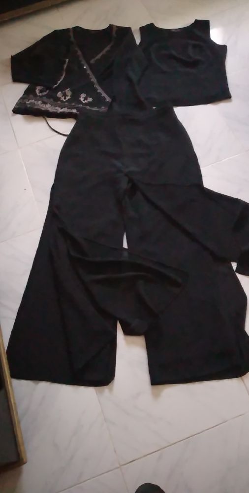 Ensemble trois pièces  noir taille 42