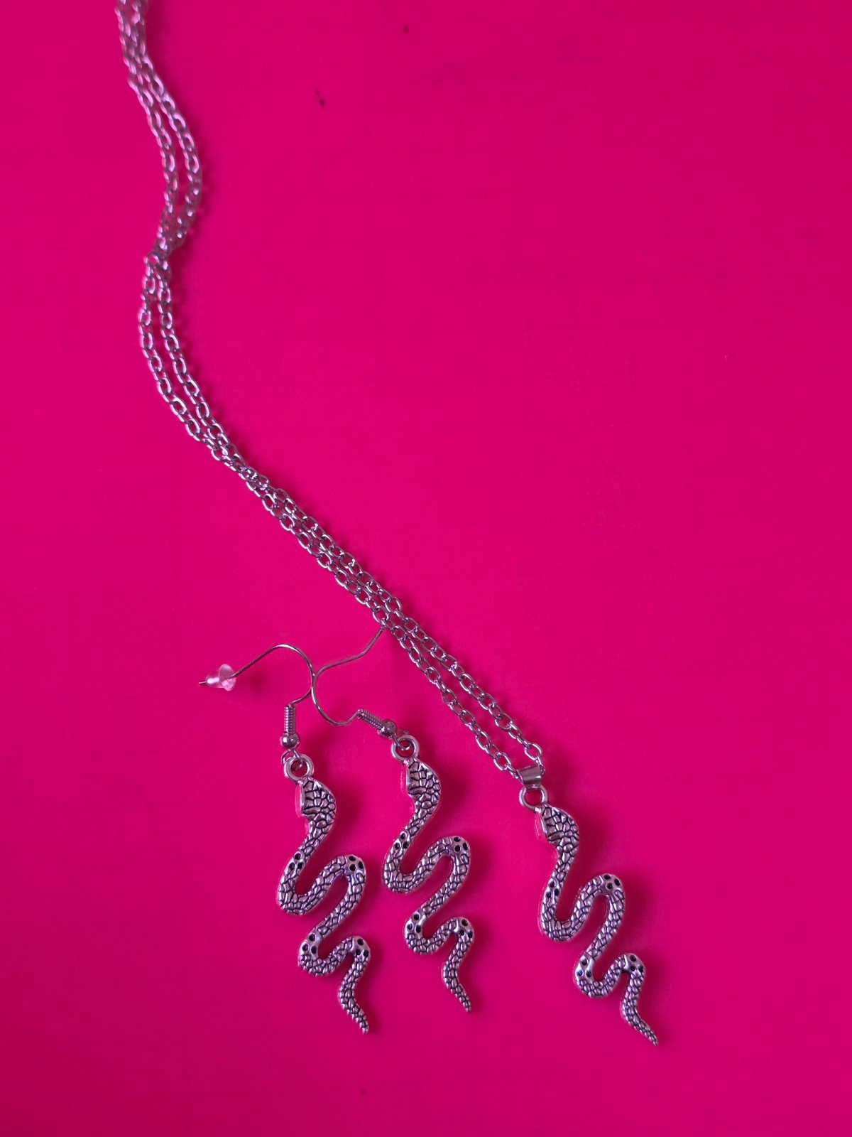 Colier et boucle d'oreille à vendre 