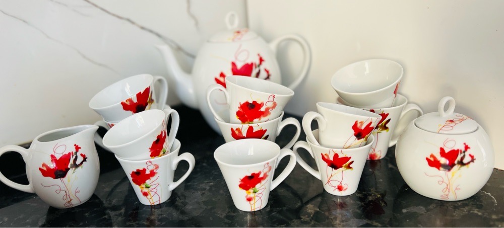 sevices porcelaine en exellente état 16 pièces 
