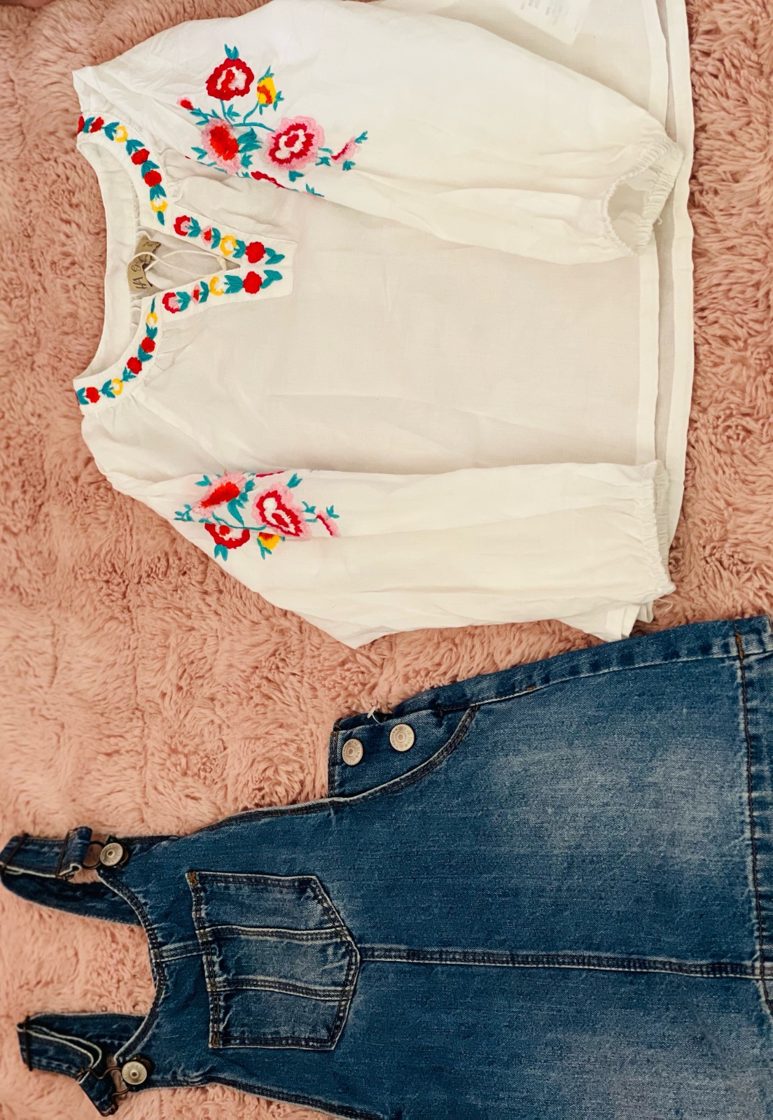 Salopette kiabi avec chemise HA pour fille 6ans en tres bonne etat